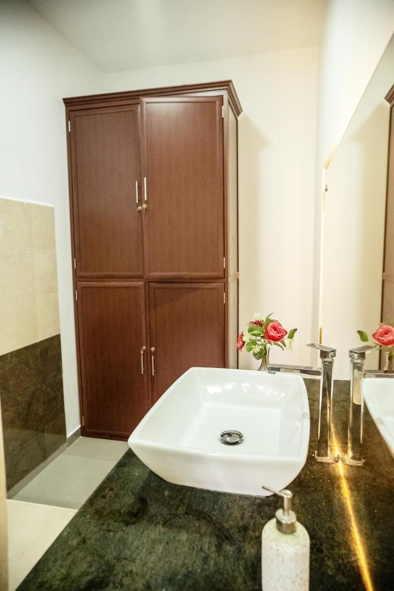 The Elegance Hotel Kalutara Buitenkant foto